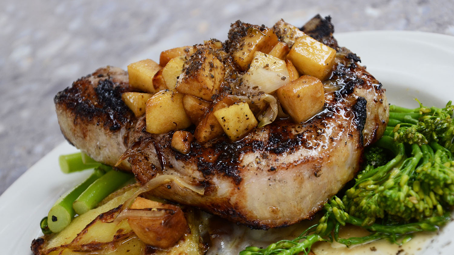 restaurant-food_0000_alex-munsell-Yr4n8O_3UPc-unsplash